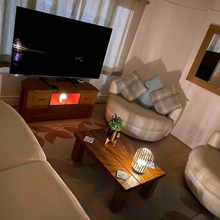 Spacious 2 Bed Apartment, Close To Village Shops Кардифф Экстерьер фото
