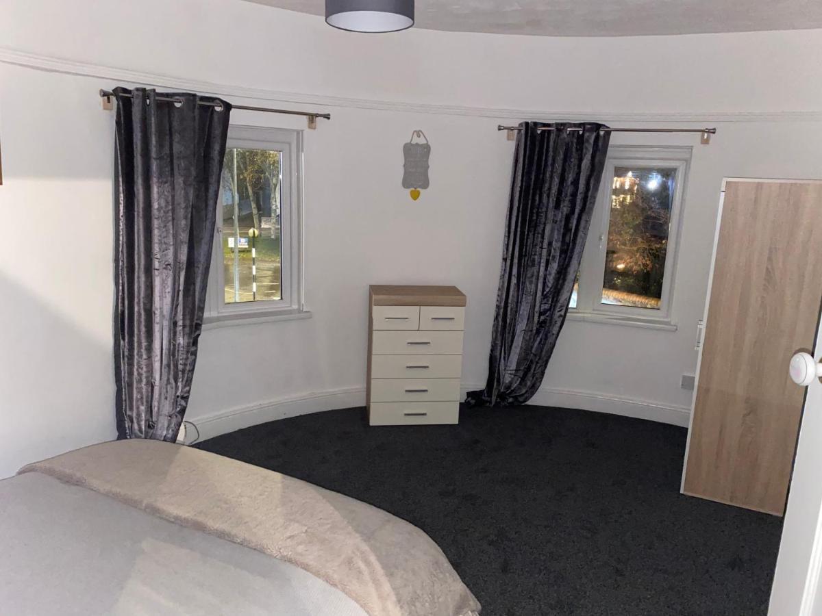 Spacious 2 Bed Apartment, Close To Village Shops Кардифф Экстерьер фото