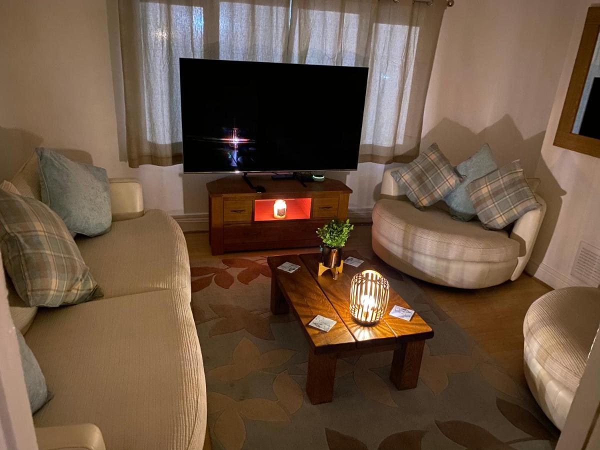 Spacious 2 Bed Apartment, Close To Village Shops Кардифф Экстерьер фото