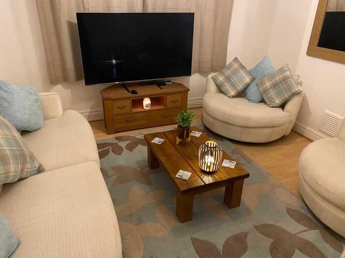 Spacious 2 Bed Apartment, Close To Village Shops Кардифф Экстерьер фото